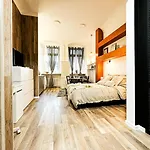 Walk 50M To Market Square & Rynek! Stylish 1Br, Kitchen