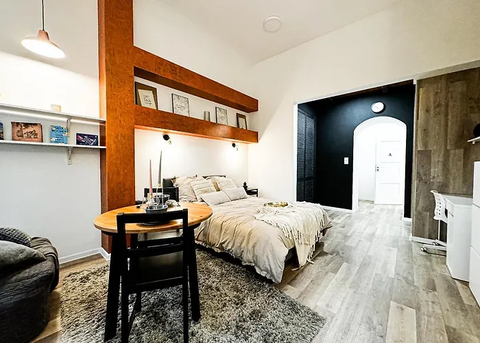 Walk 50M To Market Square & Rynek! Stylish 1Br, Kitchen